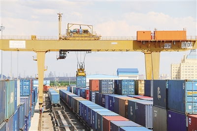 滿洲里站進出口運量突破1000萬噸，貨物貿易持續增長